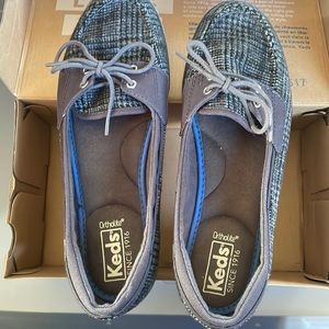 Keds plaid loafer tennis shoes size 8